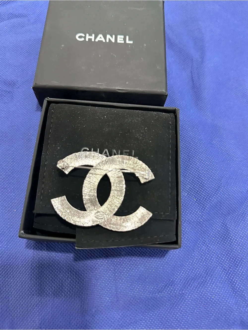 CHANEL Silver-Tone Textured Double CC Pin Brooch - Picture 1 of 3